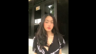 Cewe Cantik Asik Goyang Goyang Sambil Siaran Langsung